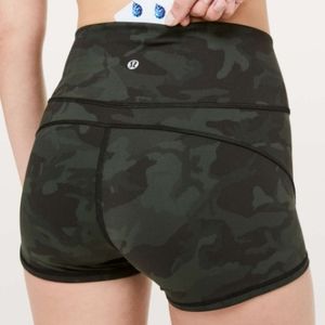 Lululemon In Movement Short *Everlux 2.5"